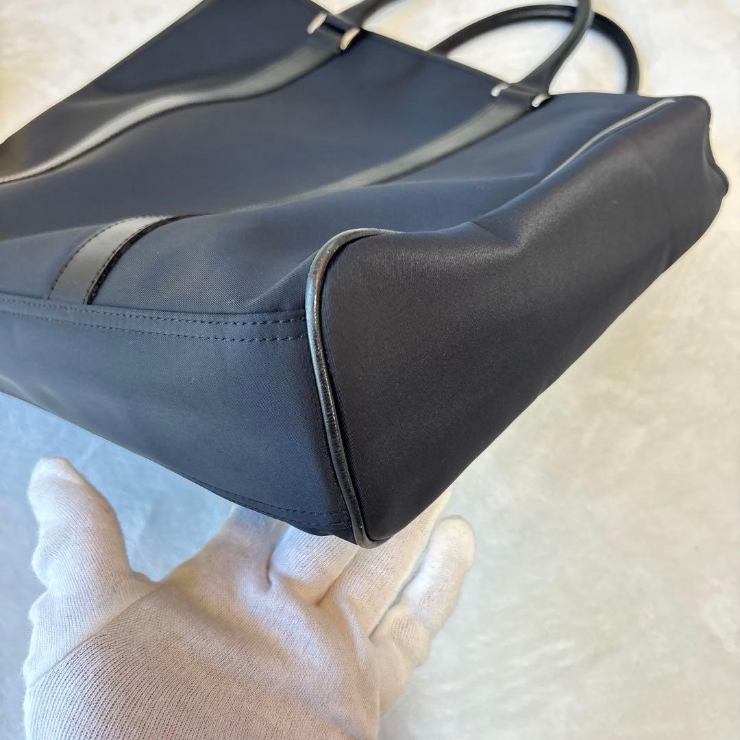 大容量 バーバリーブラックレーベル ロゴプレート トートバッグ レザー バケツ