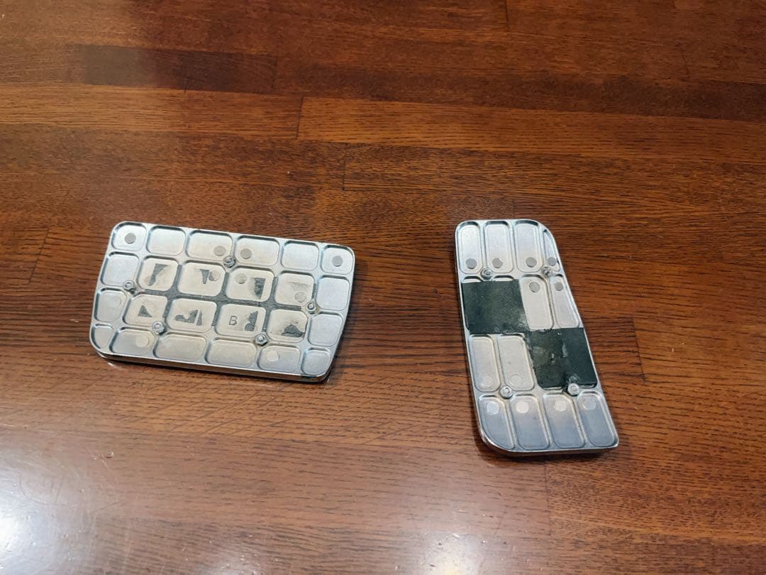 Tiffana House ペダルカバー　メッキ