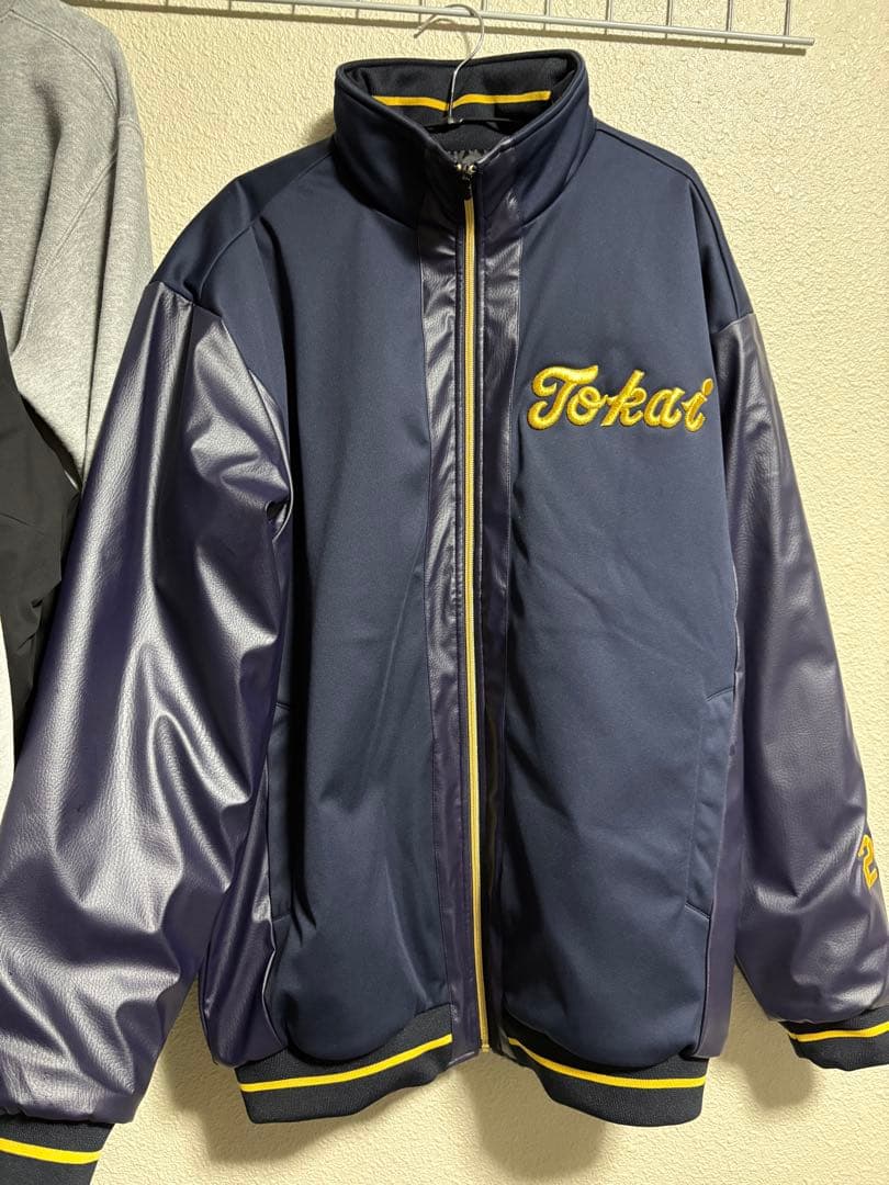 東海大学野球部グラウンドコート背番号27