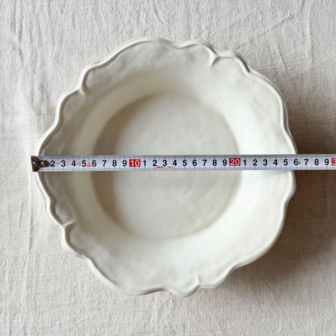 井山三希子さん　レリーフプレート　26cm 白・黒