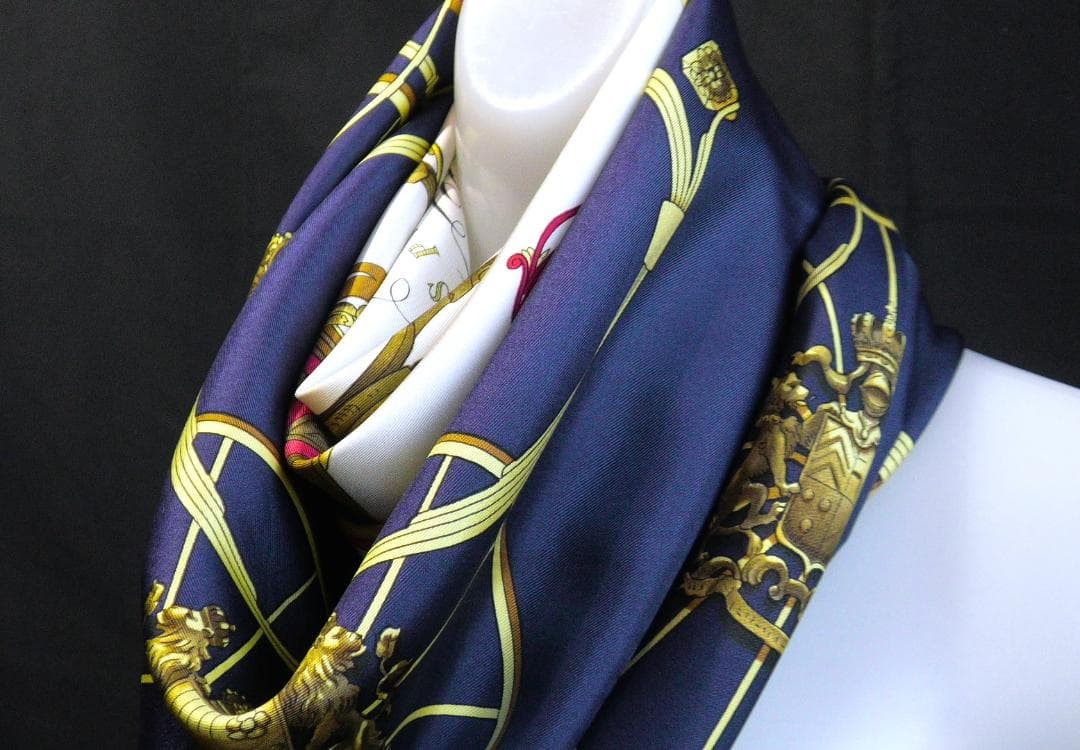 HERMES エルメス　大判スカーフ　カレ90　 D214