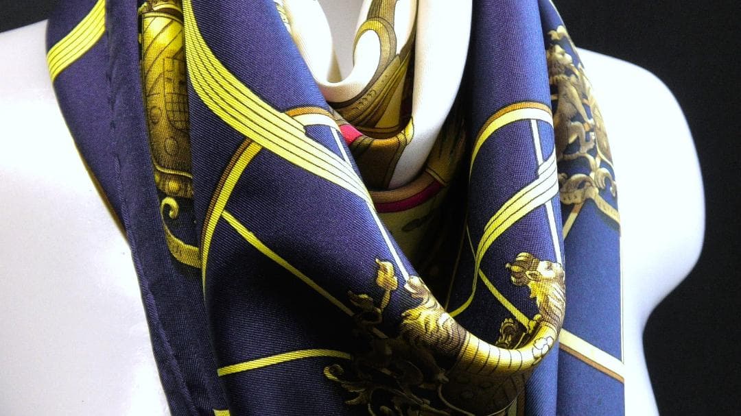 HERMES エルメス　大判スカーフ　カレ90　 D214