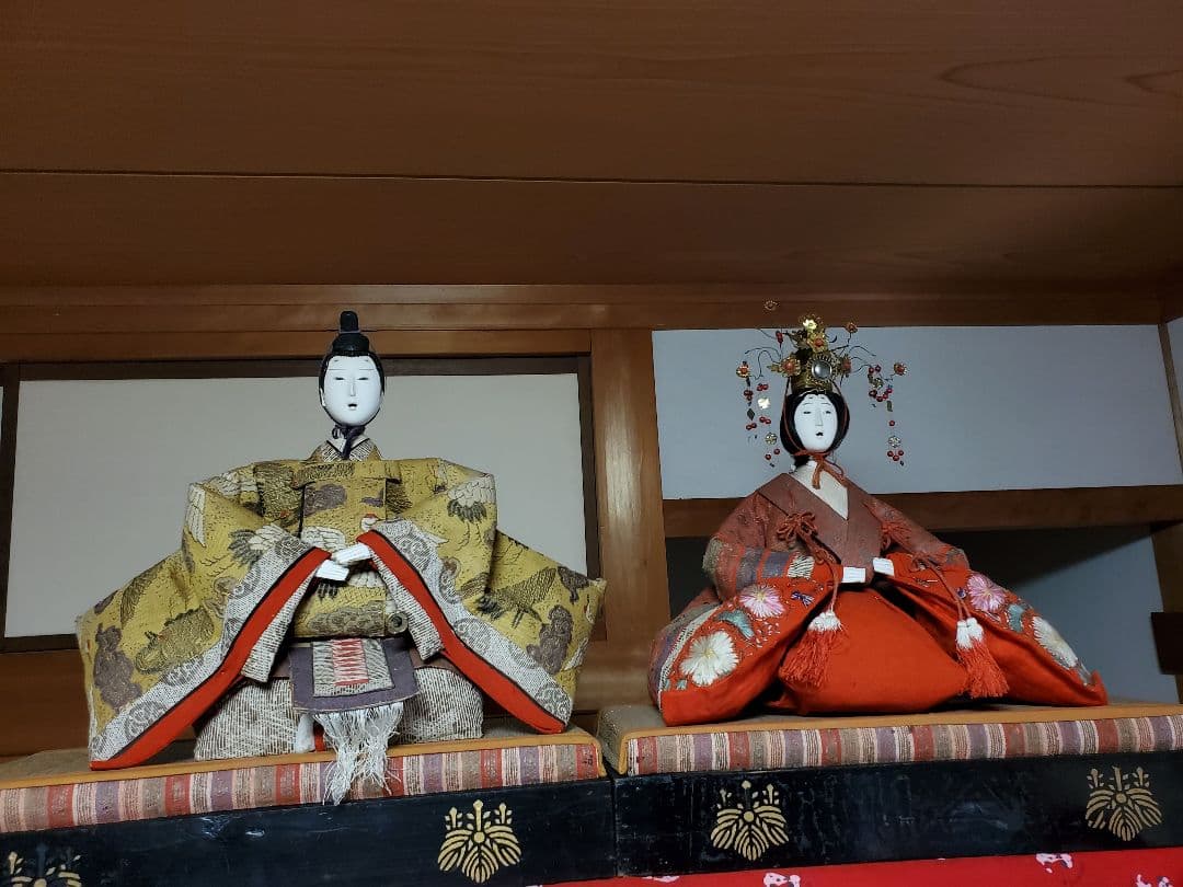参考出品　110年前のお雛様　伝統的な雛人形（赤・金）
