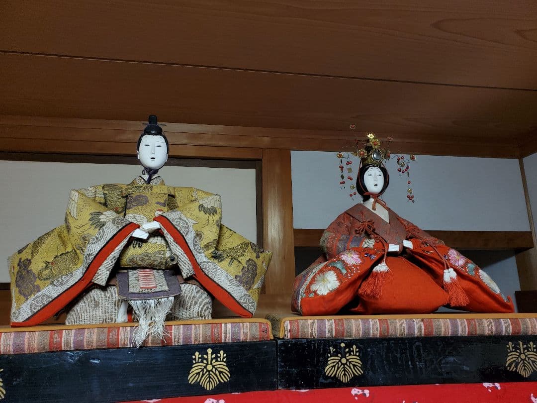 参考出品　110年前のお雛様　伝統的な雛人形（赤・金）