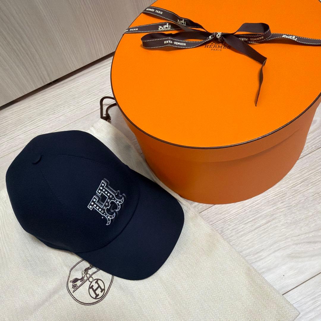 エルメスの2025年秋冬新作ネイビーのセレナ・Hエレクトリックキャップ59サイズ