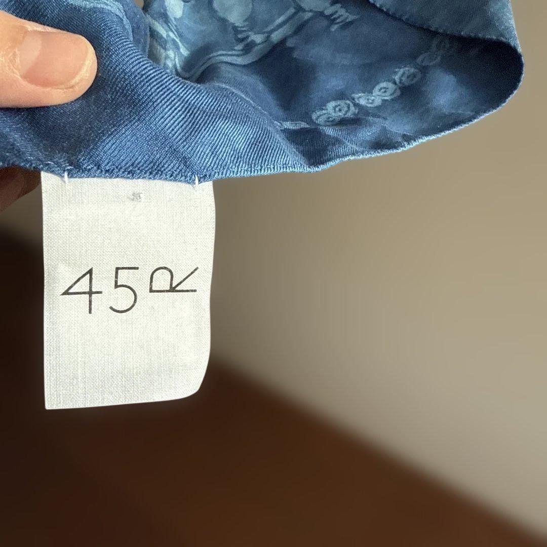 新品未使用45R シルクスカーフ