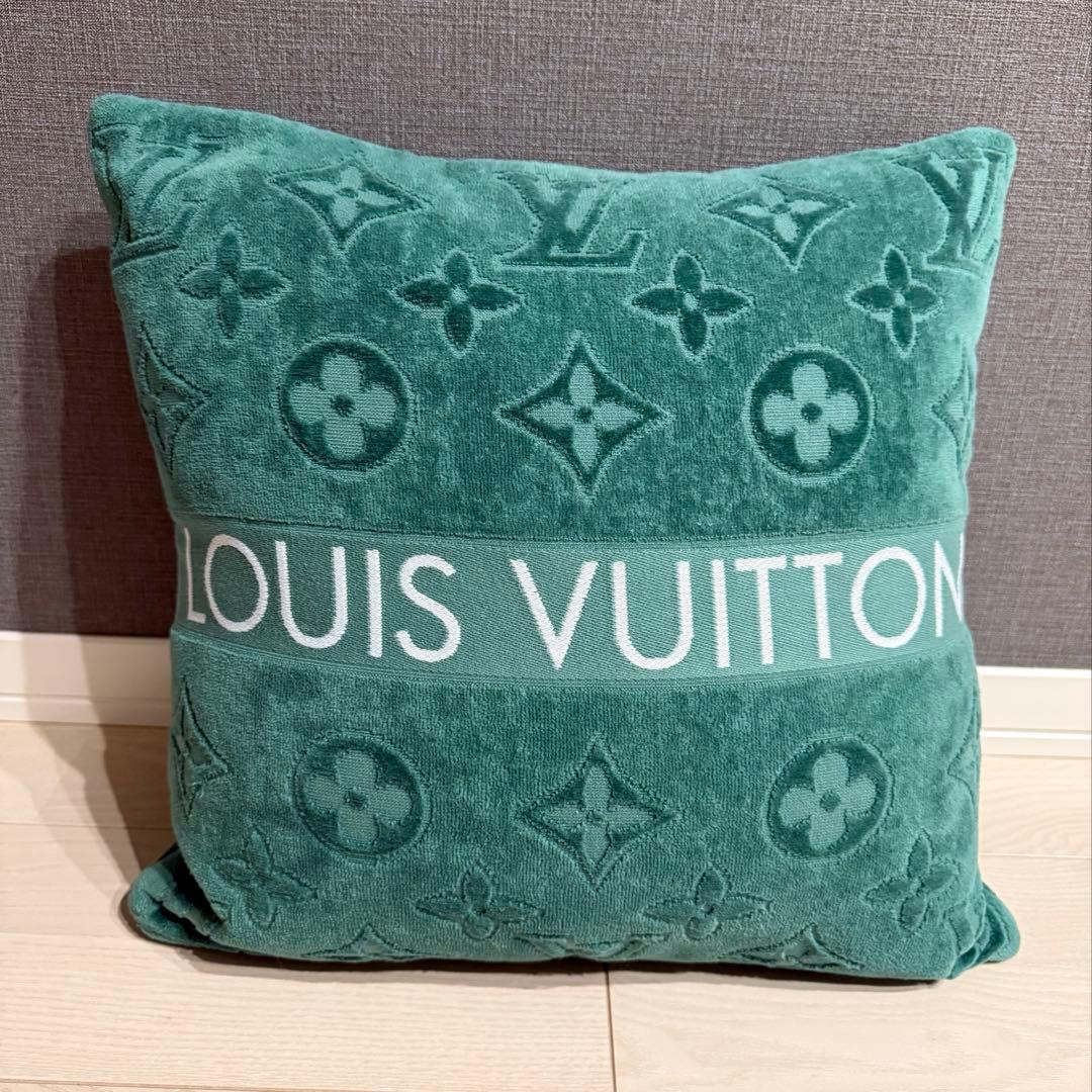LOUIS VUITTON グリーン クッション