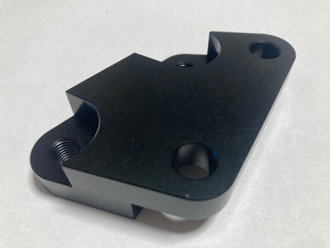 カワサキW650ブレーキ強化新品キャリパーサポートアルミ黒サンスターφ320