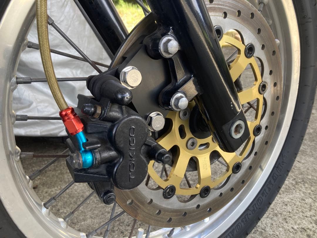 カワサキW650ブレーキ強化新品キャリパーサポートアルミ黒サンスターφ320