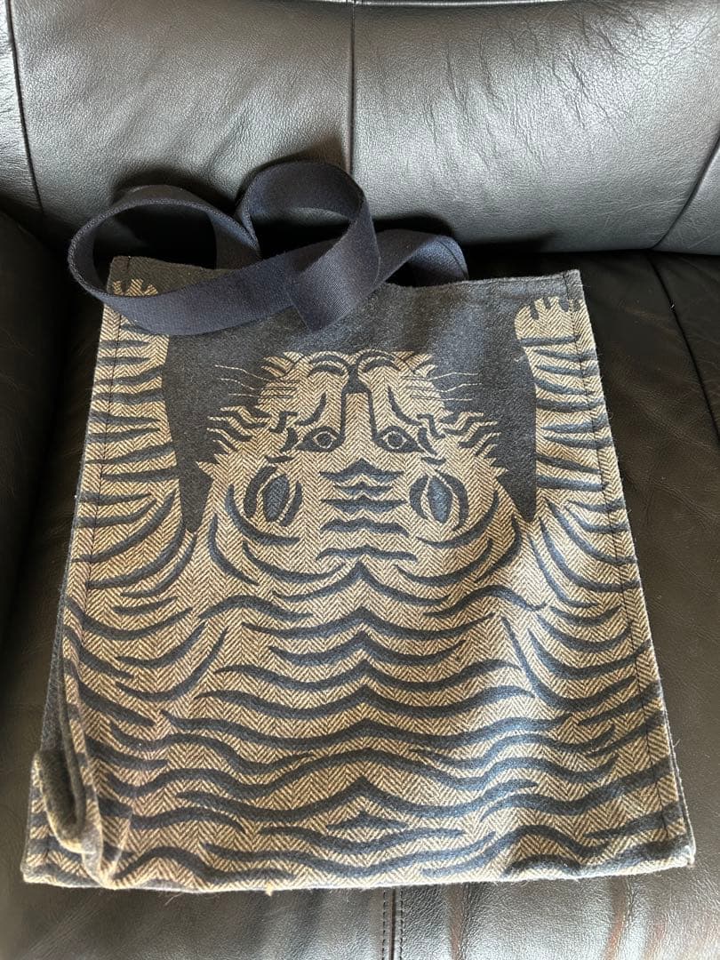 イヌイトゥーシュ／トートバッグ/虎