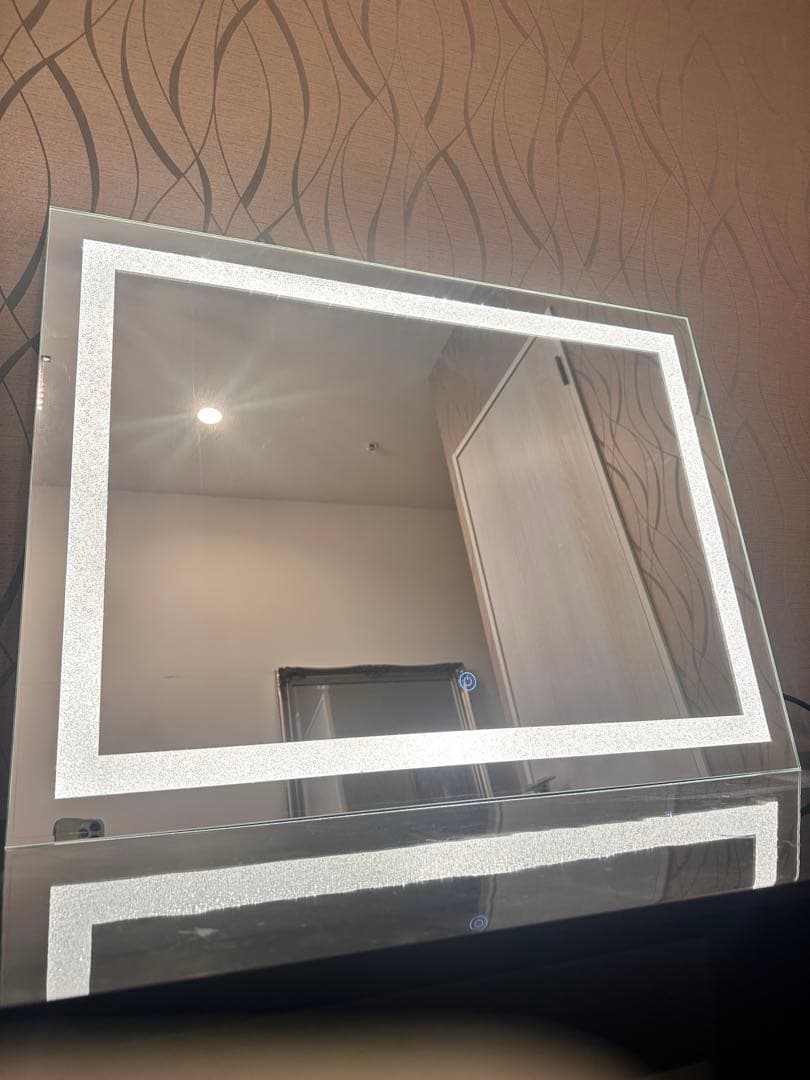 新品LED3色調光　照明付き壁掛け　鏡 大きめ　80cm