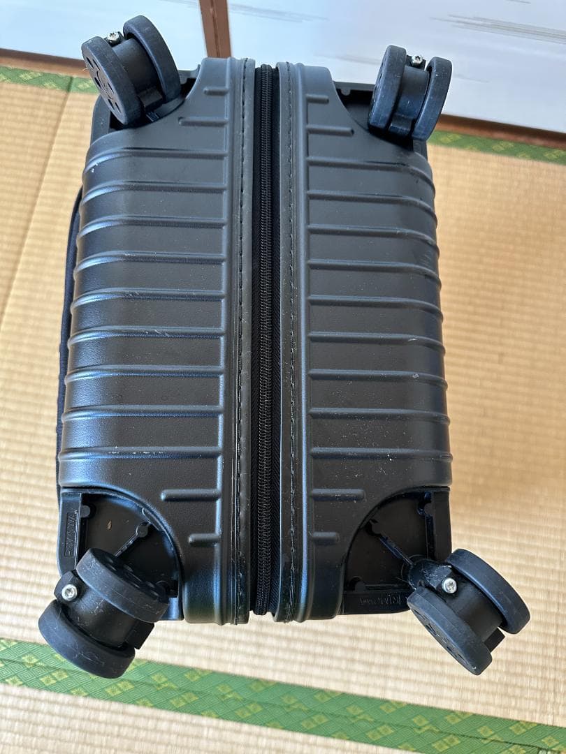リモワ RIMOWA スーツケース 機内持ち込み エッセンシャルキャビン 37L