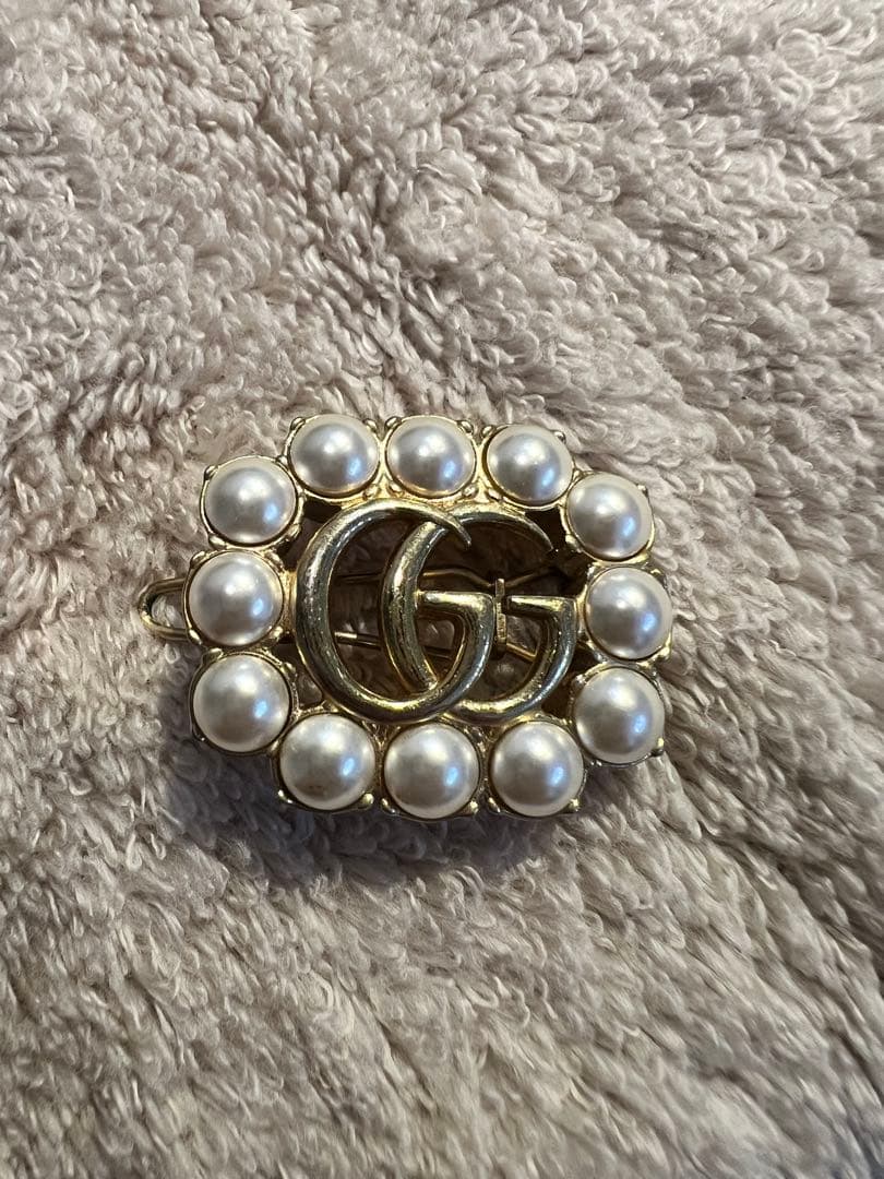 GGロゴ パール装飾 ヘアクリップ