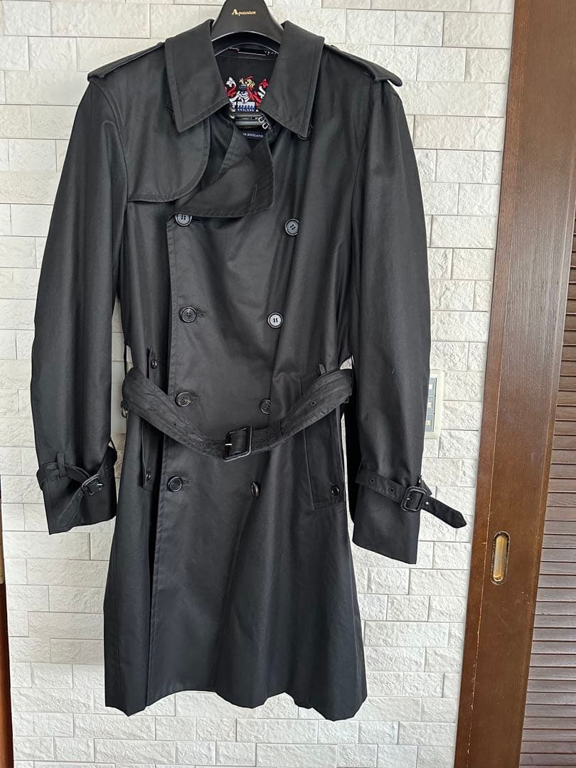 【希少】【極美品】アクアスキュータム トレンチコート 黒 英国製 裏地ストライプ