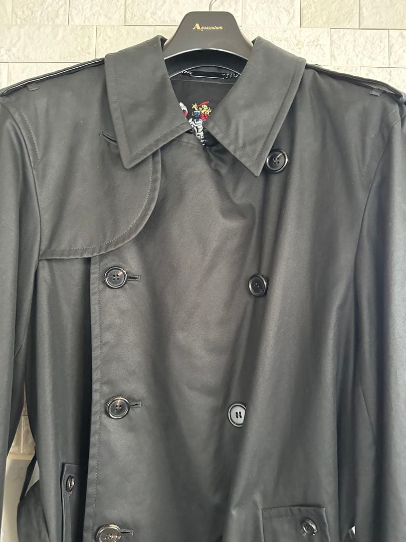 【希少】【極美品】アクアスキュータム トレンチコート 黒 英国製 裏地ストライプ