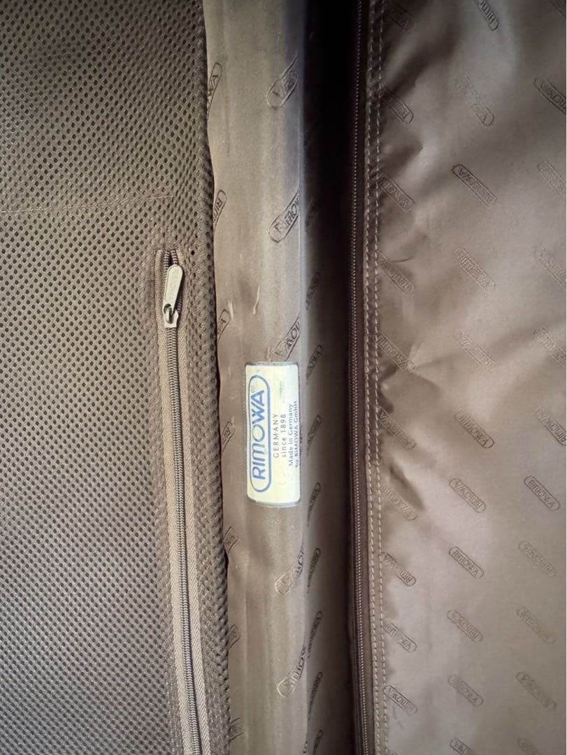 リモワ　トパーズプレミアム　4輪スーツケース