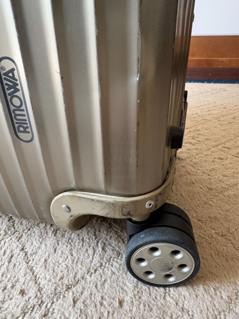 リモワ　トパーズプレミアム　4輪スーツケース