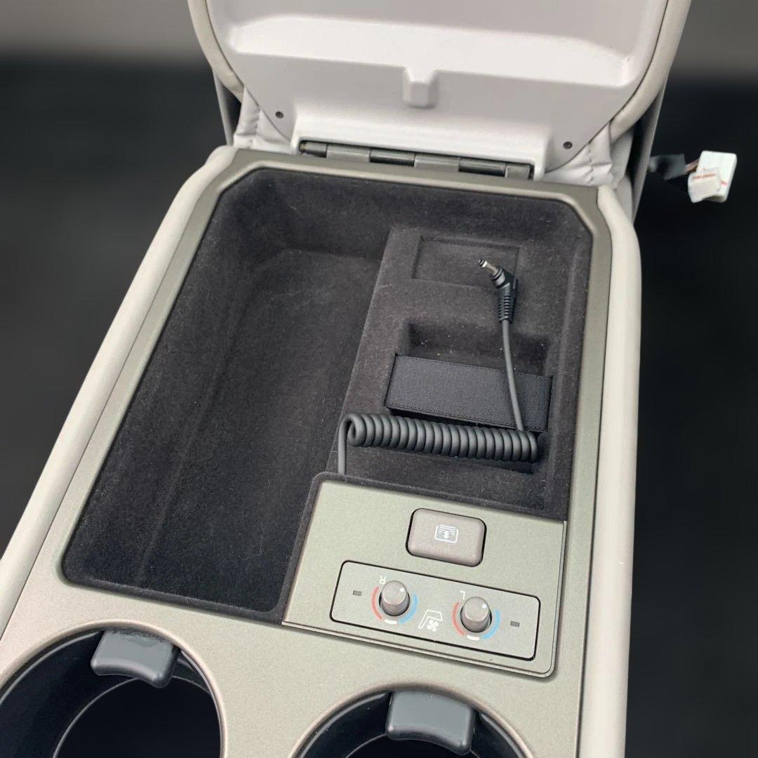 トヨタ　セルシオ　30 後期　純正リアセンターコンソールスイッチ付き　中古品