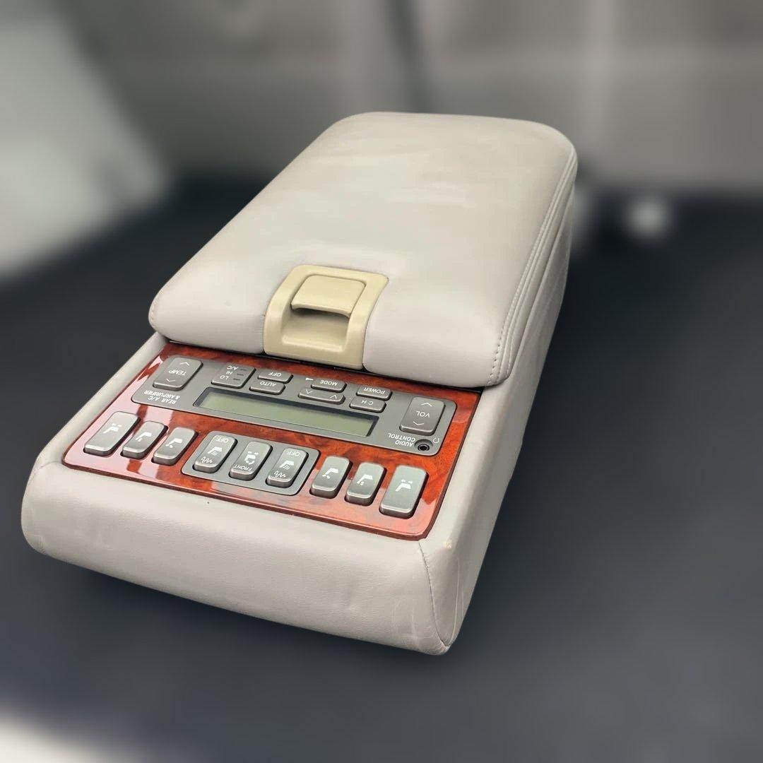 トヨタ　セルシオ　30 後期　純正リアセンターコンソールスイッチ付き　中古品