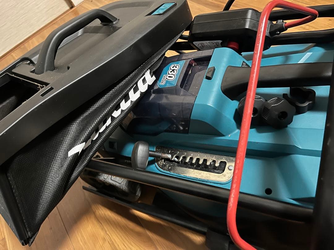 マキタ MLM330DZ 18V 充電式芝刈機 330mm バッテリー充電器なし