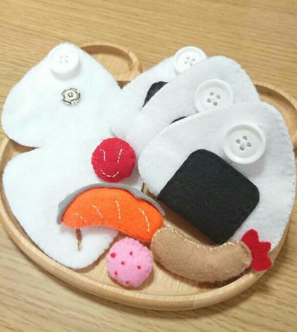 プレゼントに★人気★オーダーページ★フェルトおにぎり　知育玩具ボタン
