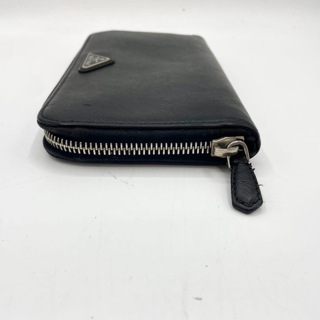 プラダ　ラウンドファスナー　ブラック　サフィアーノレザー　三角ロゴ　長財布