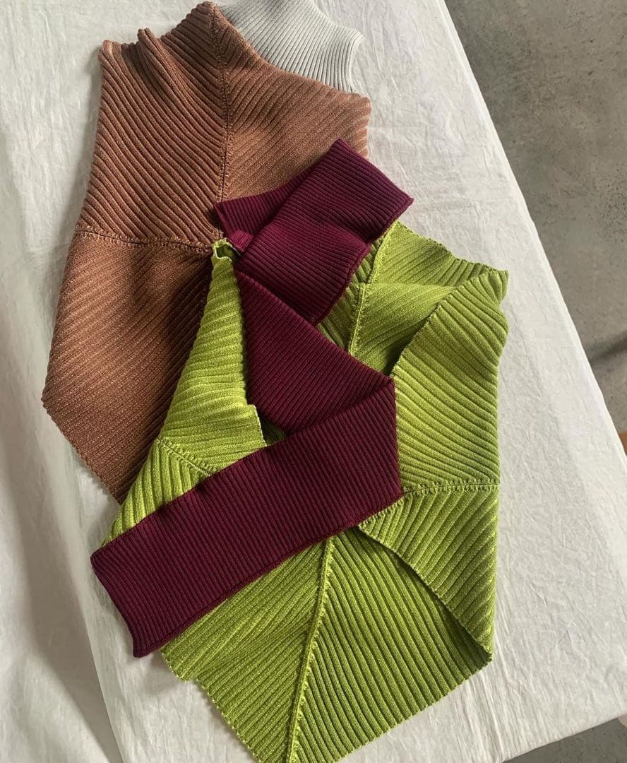 paula canovas del vas newjeans ハニ着用 トップス