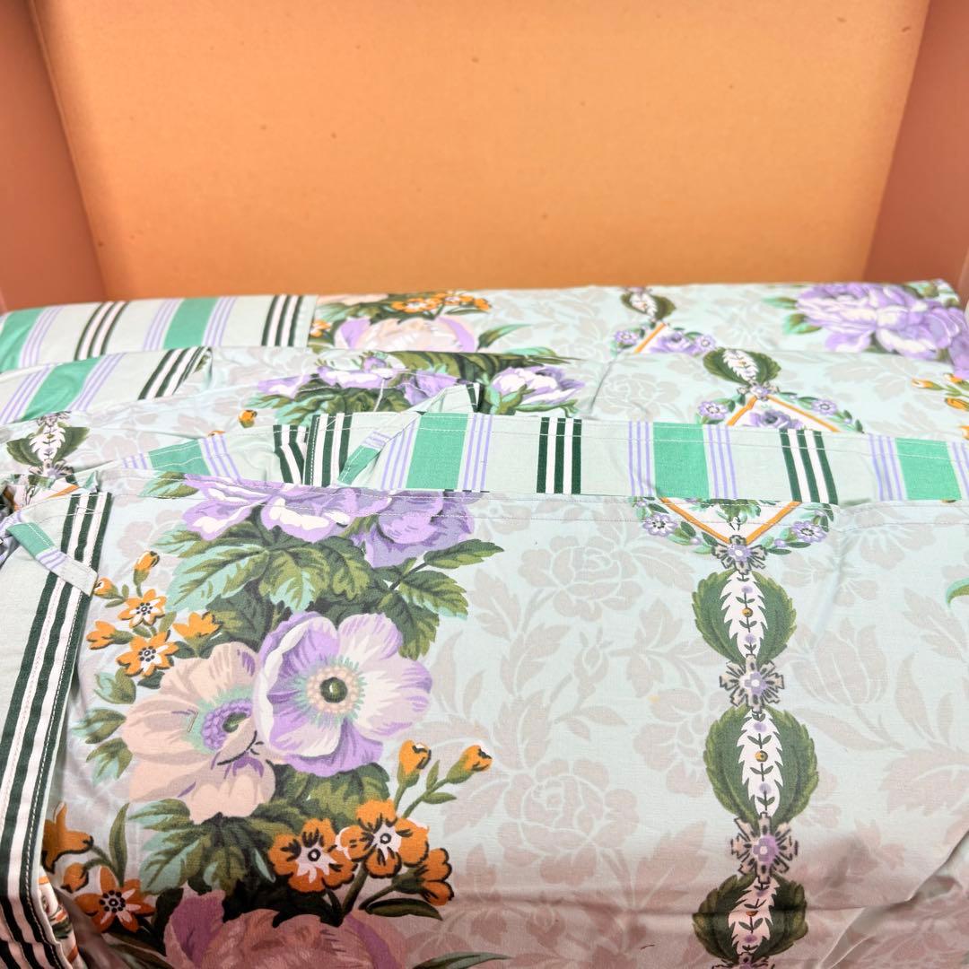 DAKS ダックス　羽毛肌掛ふとん　花柄　刺繍ロゴ　グリーン