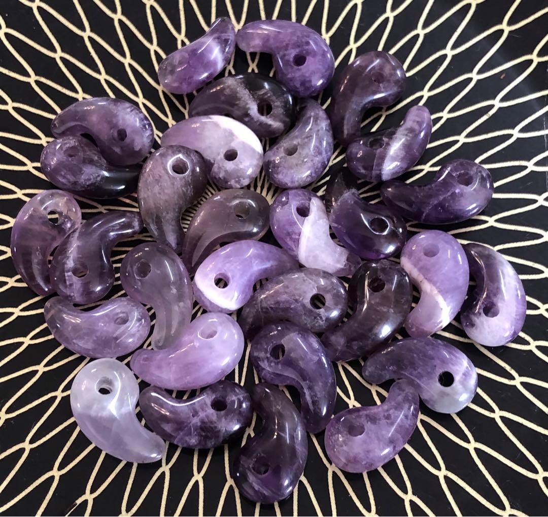 勾玉魔除けマガタマ天然石アメジスト小さい勾玉オブジェインテリア30点現品無料発送