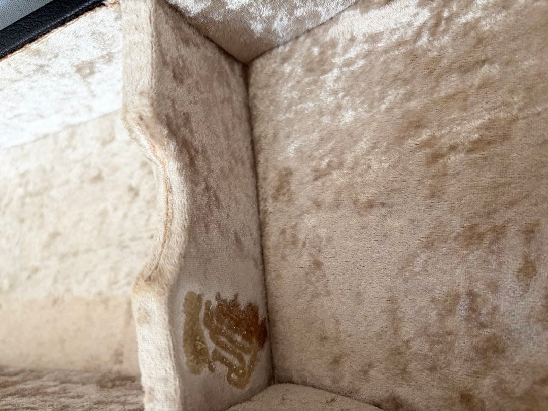 バイオリン 本体と肩当て、ケースベルト付き