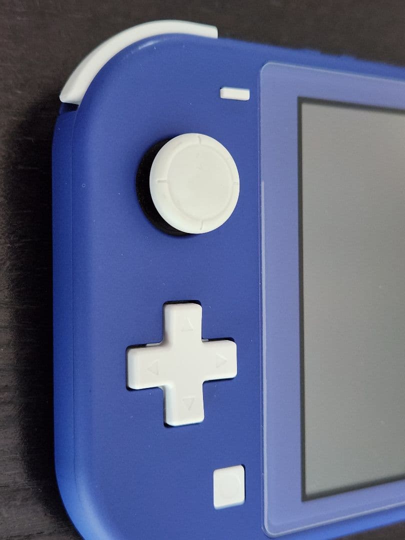 【美品】ニンテンドースイッチライト本体（m-SDカード32GB、充電器付き）