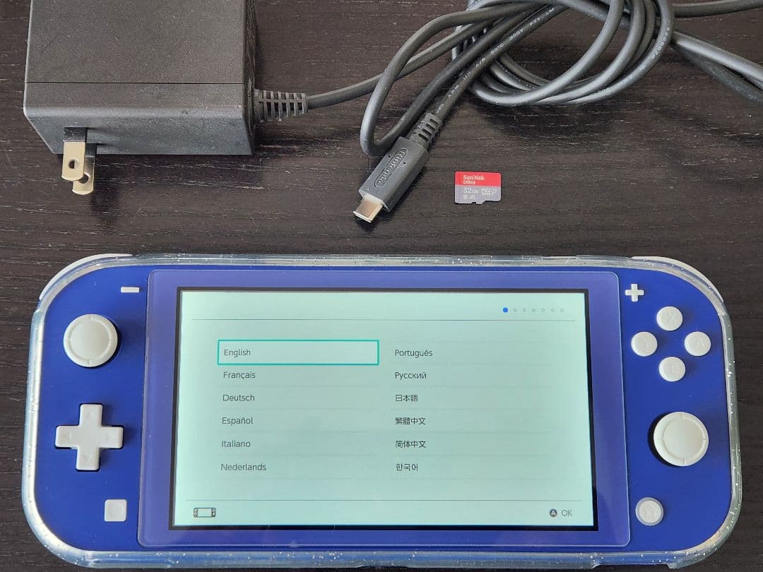 【美品】ニンテンドースイッチライト本体（m-SDカード32GB、充電器付き）