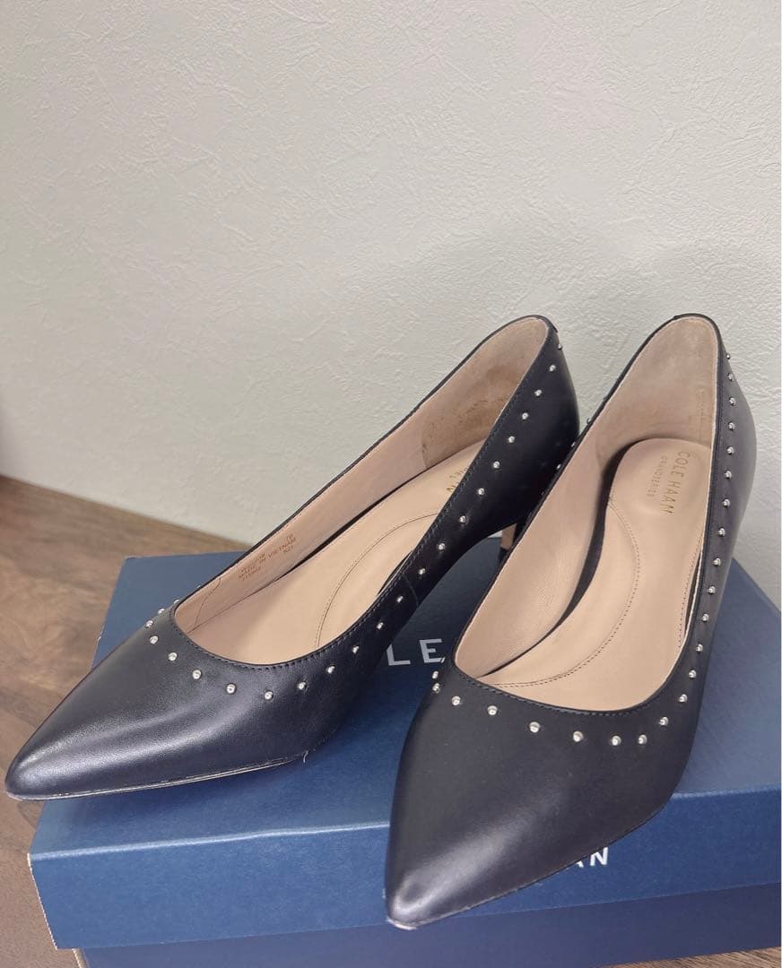 美品COLE HAAN 黒 スタッズ ポインテッドトゥ パンプス ヒール約5cm