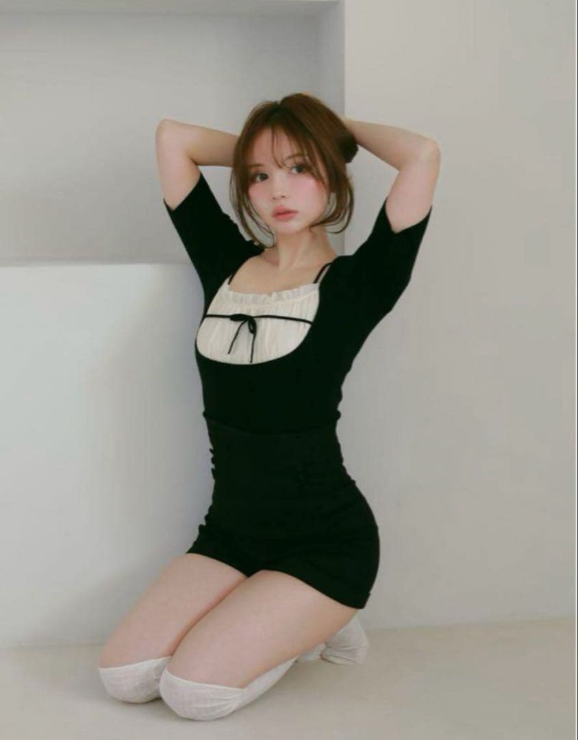 andmary Mew frill tops black 正規品