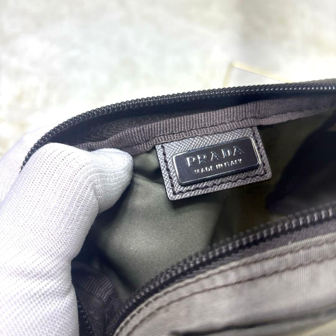 [極美品] PRADA プラダ　ナイロンポーチ　メイク　小物入れ　三角プレート