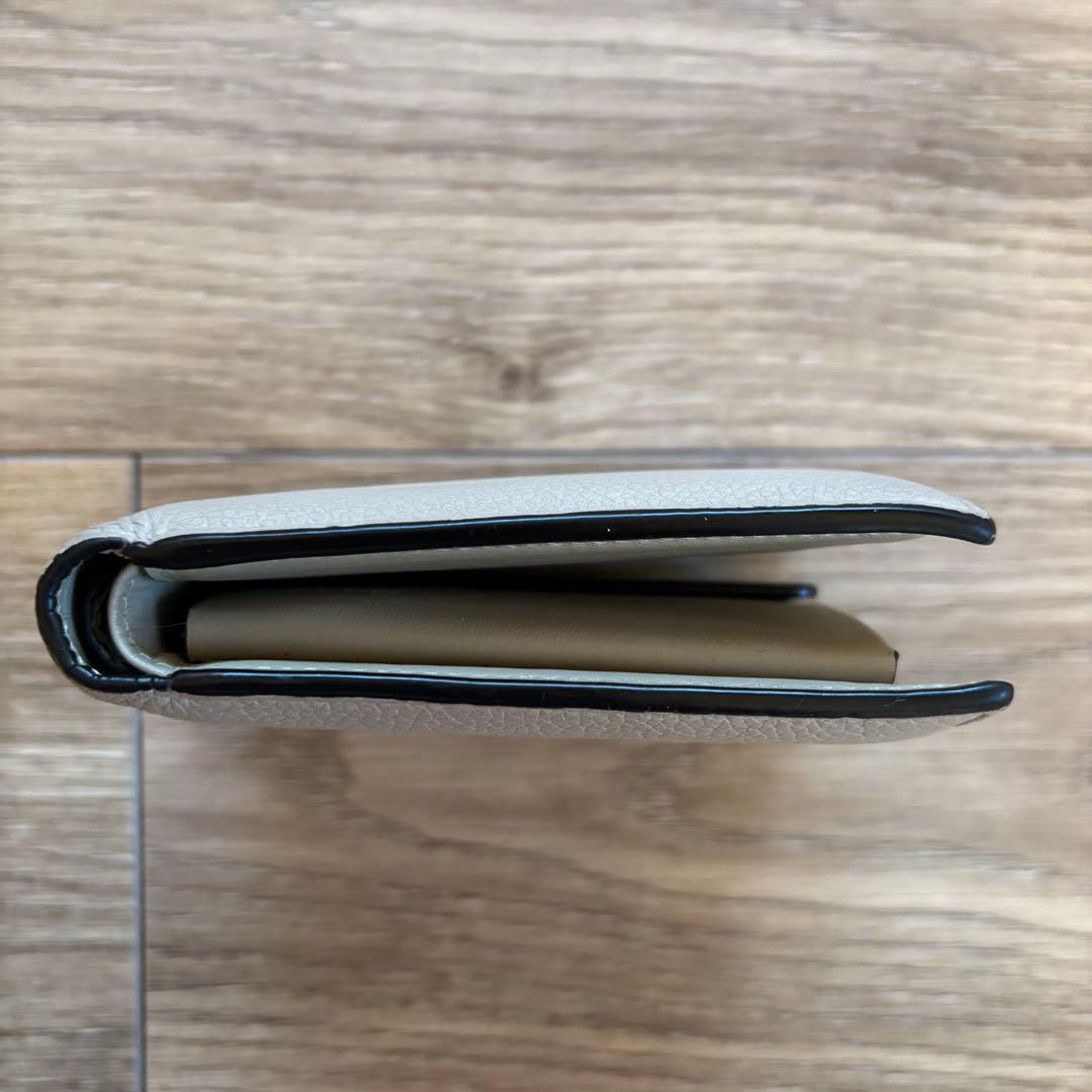 LOEWE ベージュ 二つ折り財布