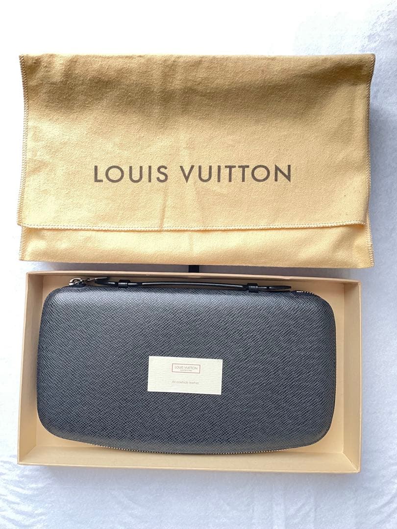 LOUIS VUITTON ブラック レザーケース　布袋、箱付き
