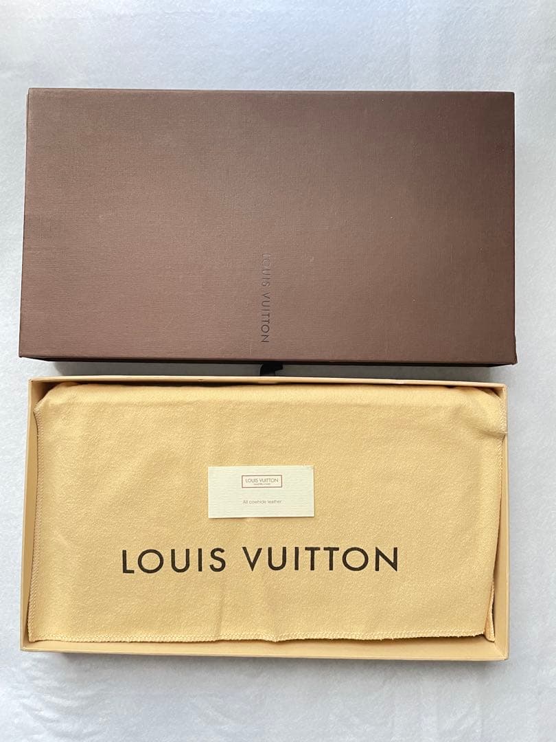 LOUIS VUITTON ブラック レザーケース　布袋、箱付き