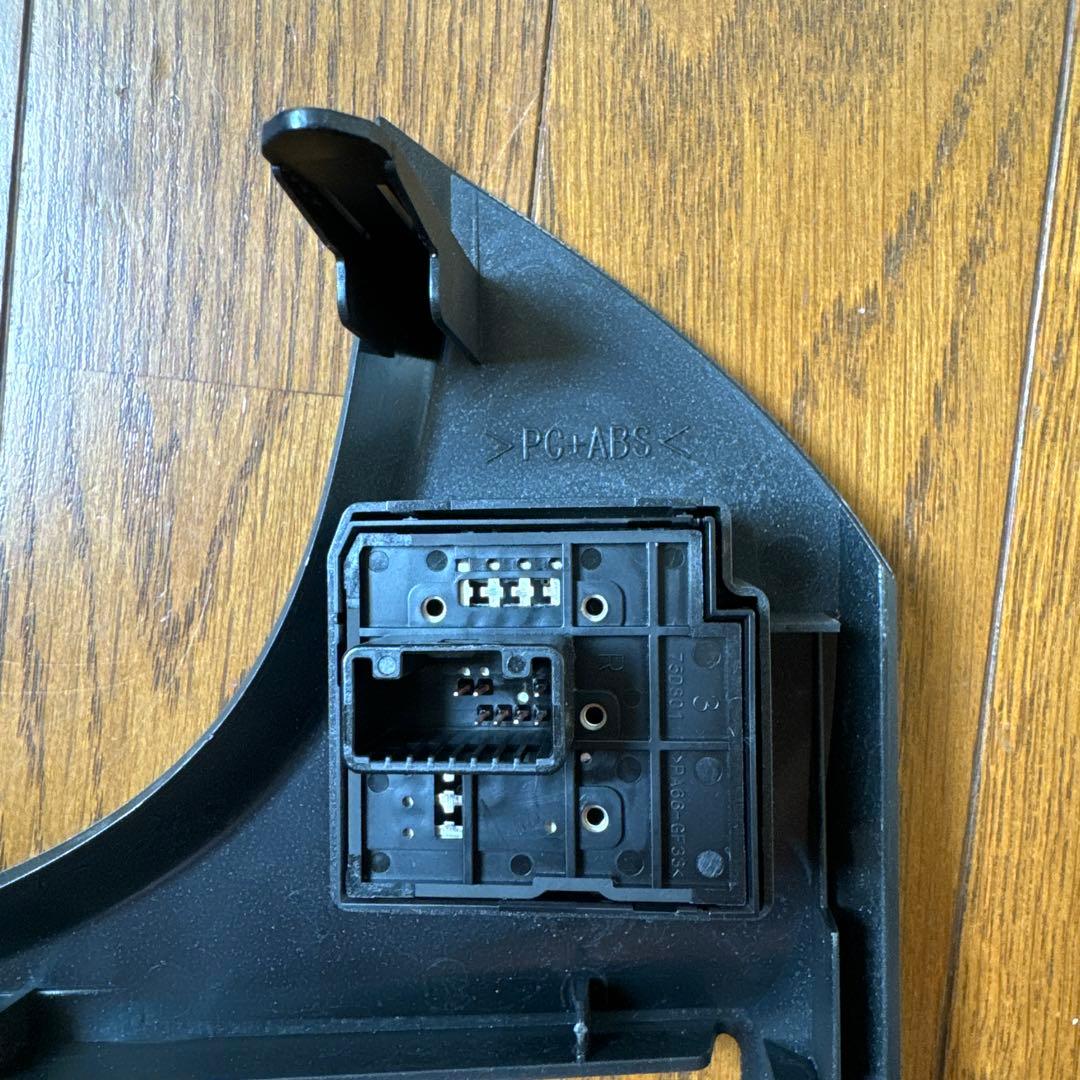 E*S様 30プリウス　ナビパネル枠外側 黒 スイッチ付き　9inc 美品