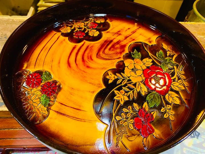 高級木彫りおぼん、丸、未使用単品。29㎝、高さ5㎝、送料込み