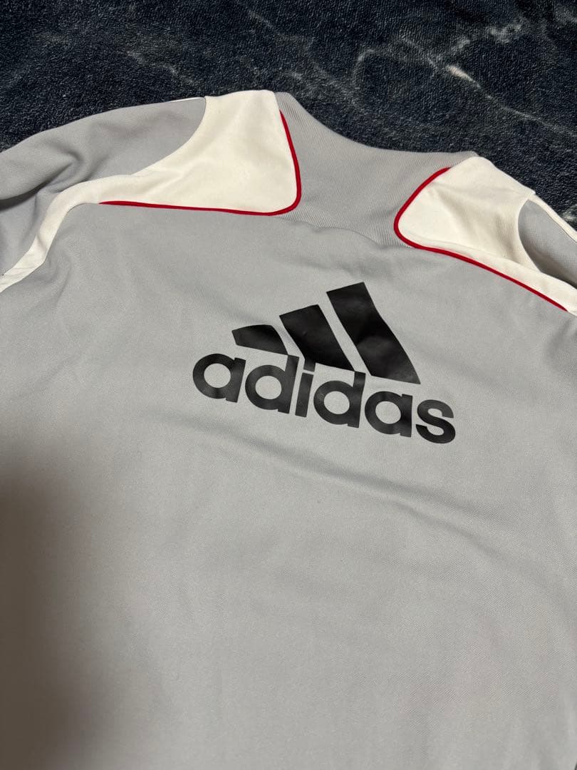 adidas リヴァプール　スウェットアンセムジャケットトレーナーウォームウエア