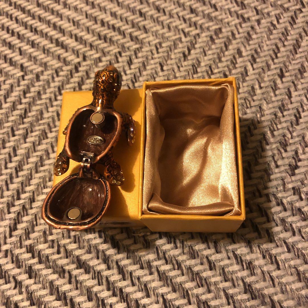 スワロフスキー製のストーン亀