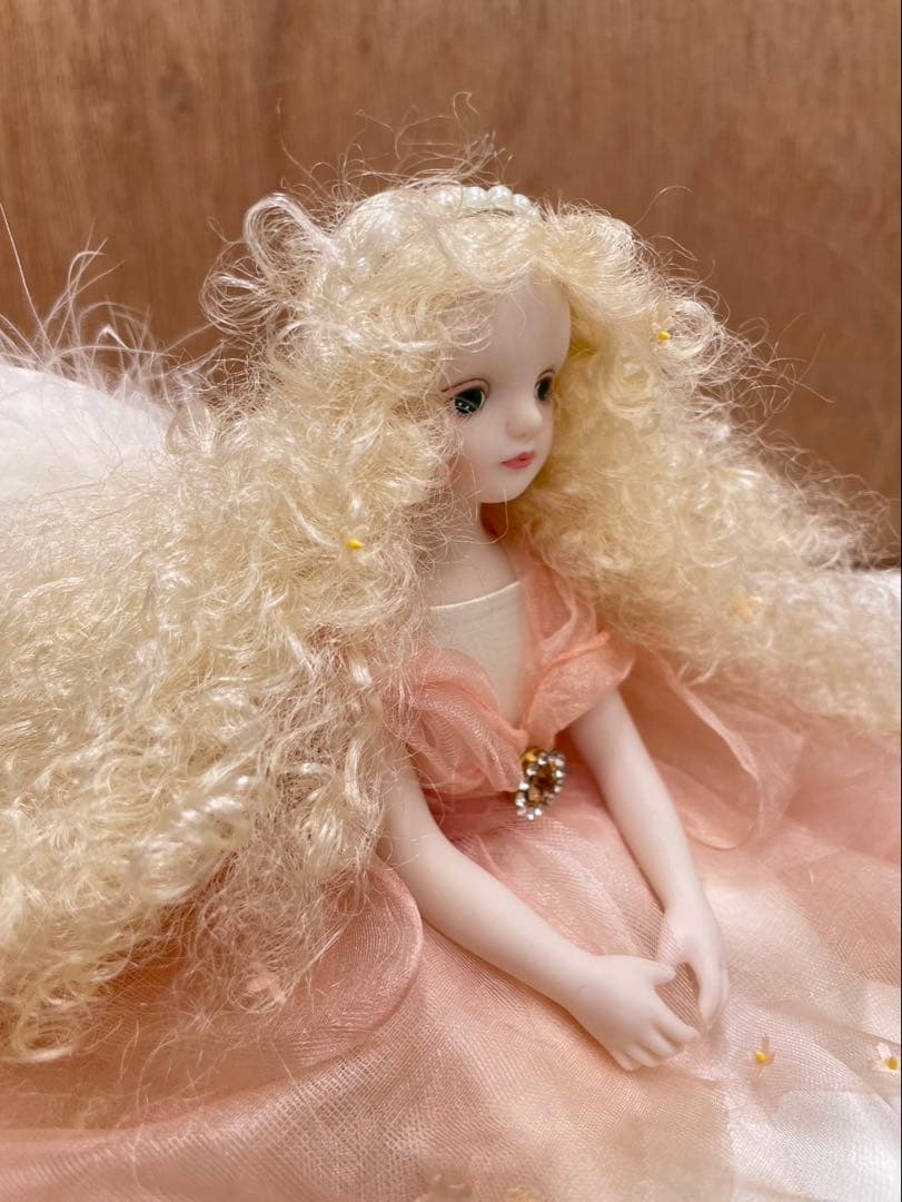 若月まり子 ビスクドール ( ビーズ飾り ) ピンクの服