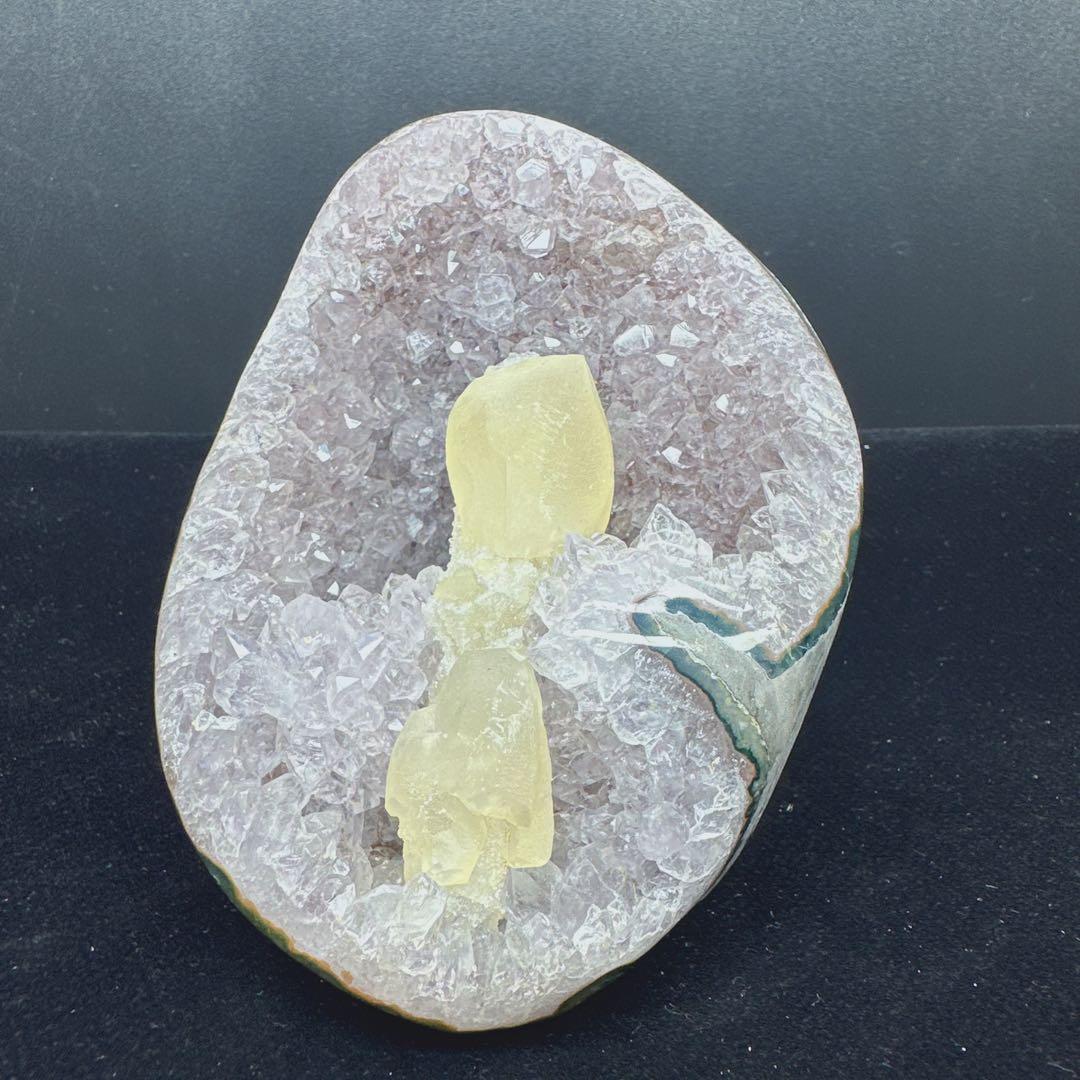 天然石 カルサイト共生アメジストの原石　置物　D.330