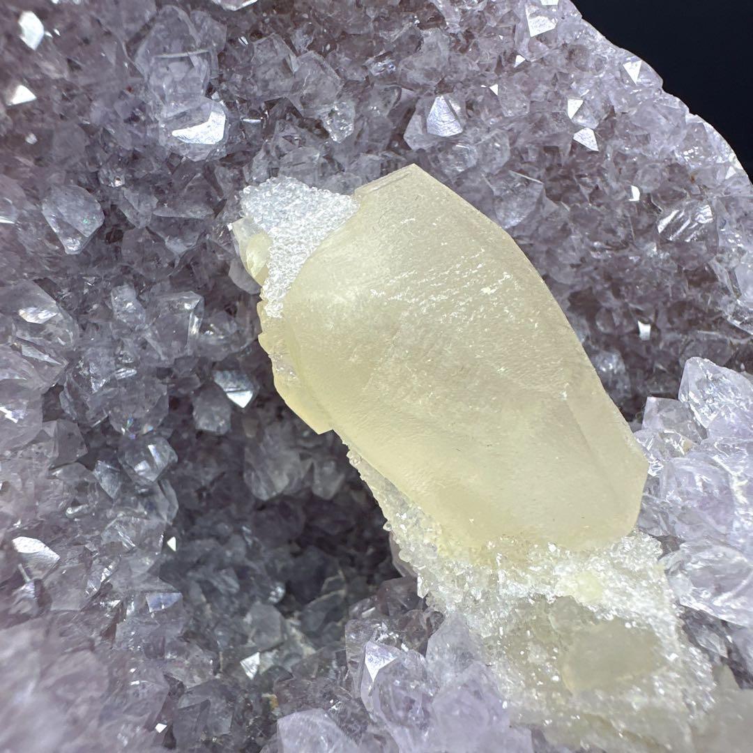 天然石 カルサイト共生アメジストの原石　置物　D.330