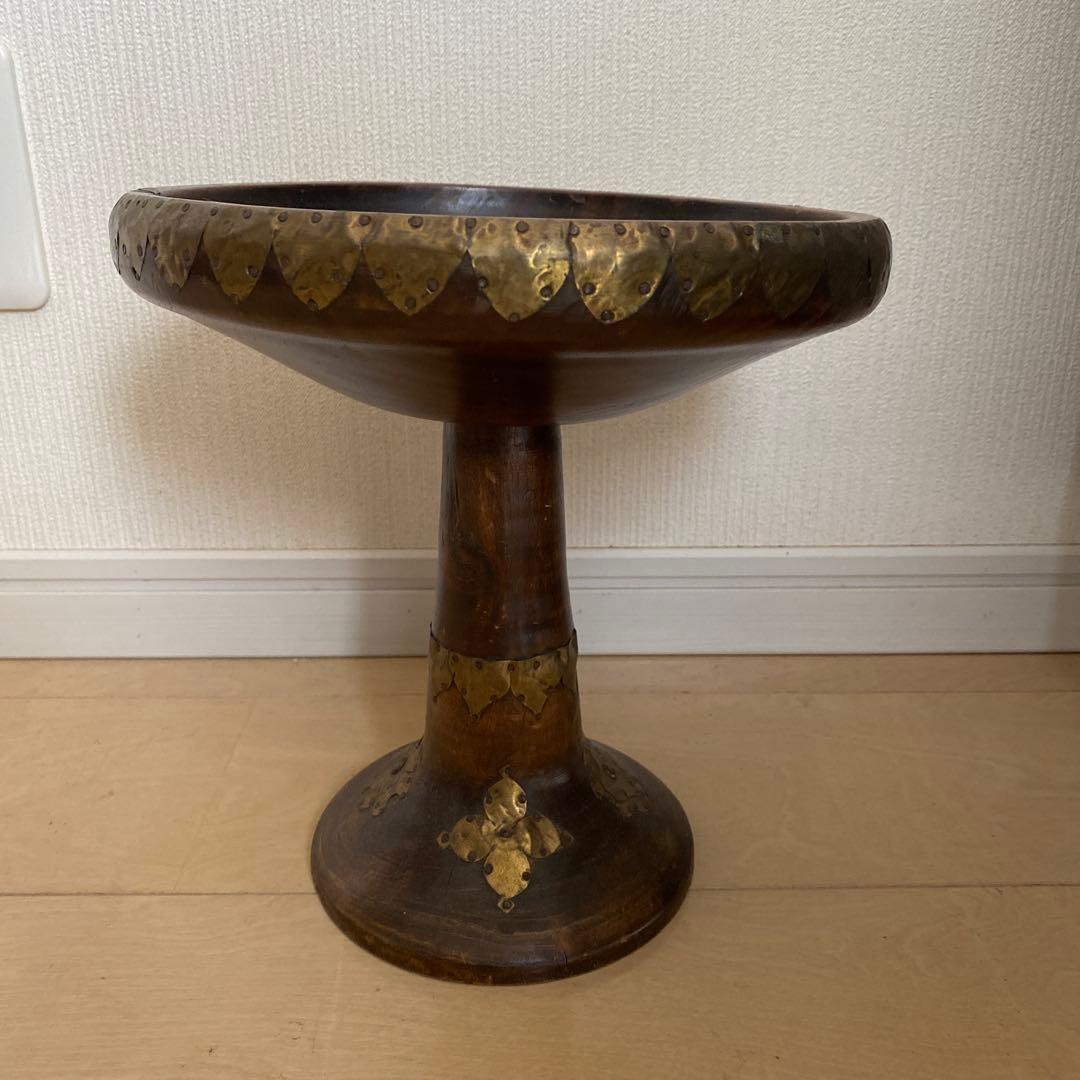 木製高脚皿 金属装飾付き