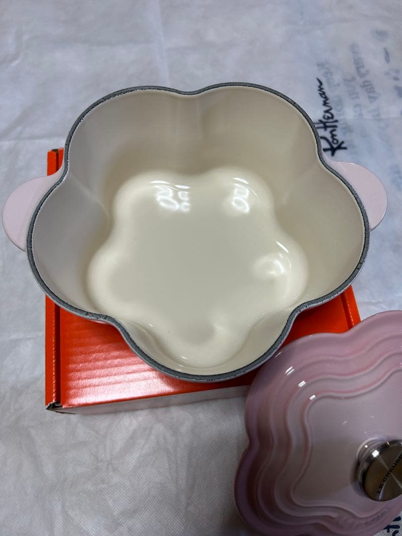 ル・クルーゼ　ココットフルール　シェルピンク　20cm 両手鍋