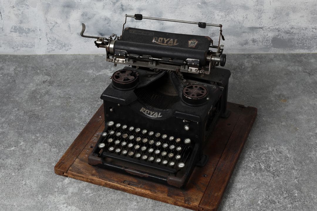  アンティーク　タイプライター　台座付