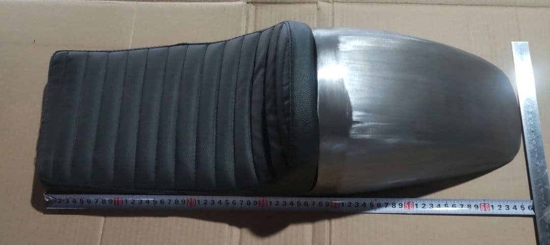 カフェレーサーカスタム シート付きリアフェンダー