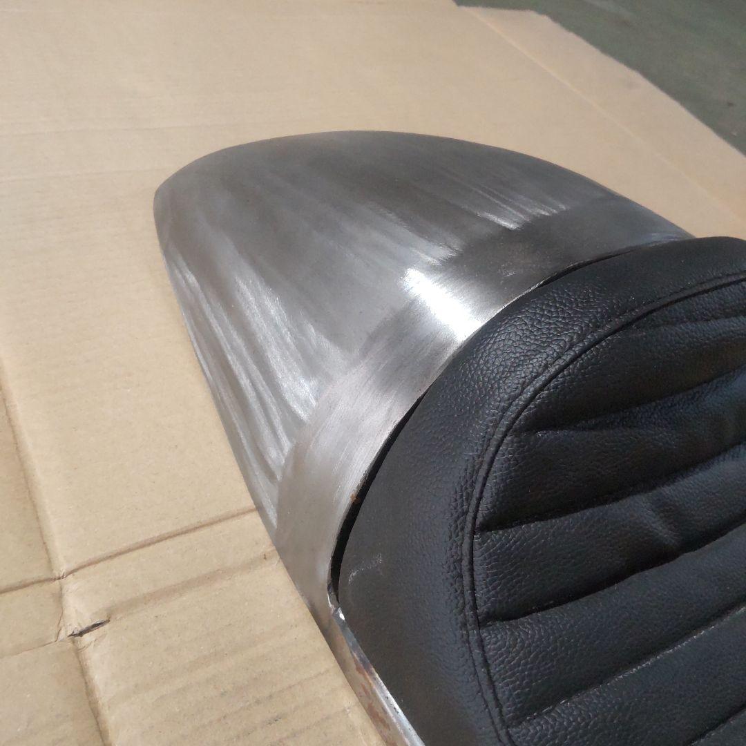 カフェレーサーカスタム シート付きリアフェンダー